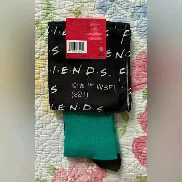 🆕Adult | FRIENDS  Sock & Bandana Set - Picture 4 of 13